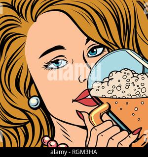 Donna di bere birra da una tazza alta. Fumetto cartoon arte pop retrò illustrazione vettoriale disegno a mano Illustrazione Vettoriale