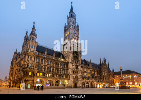 Nuovo municipio o Neues Rathaus, Marienplatz Monaco di Baviera, Germania Foto Stock