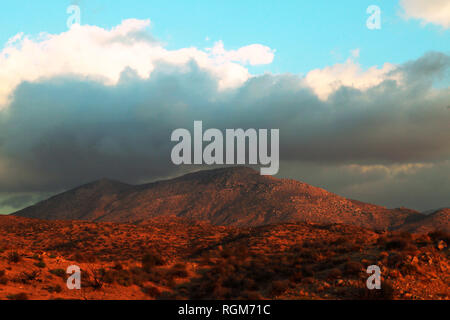 San Bernardino, in California, Stati Uniti d'America. 6 Ottobre, 2018. Il Deep Creek è una parte del Pacific Crest Trail. Va pur splendido Deserto Mojave. Credito: Katrina Kochneva/ZUMA filo/Alamy Live News Foto Stock