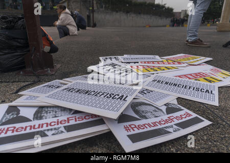 Gennaio 29, 2019 - Manifesti alludendo al mese di marzo in cui chiedono le dimissioni del procuratore generale della nazione Credito: Daniel Garzon Herazo/ZUMA filo/Alamy Live News Foto Stock