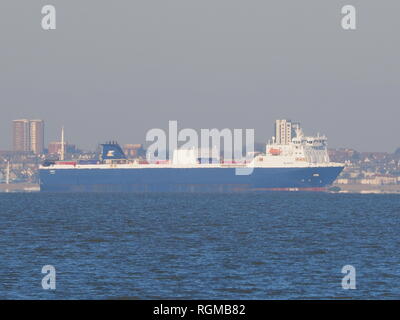 Sheerness, Kent, Regno Unito. Il 30 gennaio, 2019. Regno Unito: Meteo in un luminoso ma terribilmente freddo giorno di Sheerness, Kent con il blu del cielo. Credito: James Bell/Alamy Live News Foto Stock