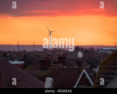Sheerness, Kent, Regno Unito. Il 30 gennaio, 2019. Regno Unito Meteo: questa sera al tramonto dopo un soleggiato ma terribilmente freddo giorno di Sheerness, Kent con il blu del cielo. Credito: James Bell/Alamy Live News Foto Stock