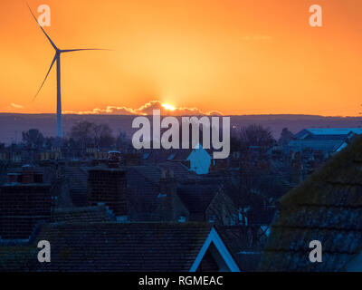 Sheerness, Kent, Regno Unito. Il 30 gennaio, 2019. Regno Unito Meteo: questa sera al tramonto dopo un soleggiato ma terribilmente freddo giorno di Sheerness, Kent con il blu del cielo. Credito: James Bell/Alamy Live News Foto Stock