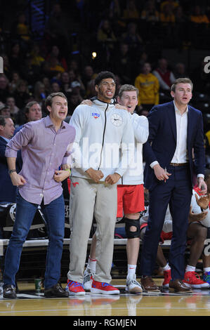 Wichita, Kansas, Stati Uniti d'America. 30 gen, 2019. La Southern Methodist Mustangs panchina reagisce a un gioco di corte durante il NCAA Pallacanestro tra la SMU Mustangs e Wichita State Shockers a Charles Koch Arena di Wichita, Kansas. Kendall Shaw/CSM/Alamy Live News Foto Stock