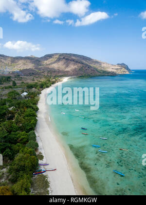 Indonesia, Sumbawa, West Sumbawa, veduta aerea della spiaggia Jelengah Foto Stock