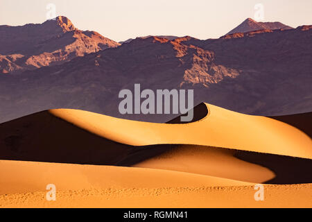 Stati Uniti d'America, Californien, Valle della Morte, il Parco Nazionale della Valle della Morte, Mesquite Flat dune di sabbia Foto Stock