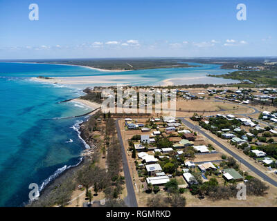 Aereo della comunità costiera di Elliott Heads Queensland, Australia Foto Stock