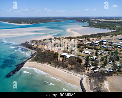 Aereo della comunità costiera di Elliott Heads Queensland, Australia Foto Stock