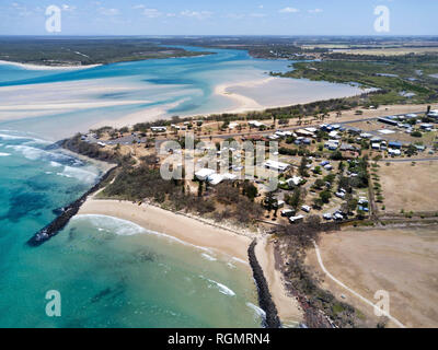 Aereo della comunità costiera di Elliott Heads Queensland, Australia Foto Stock