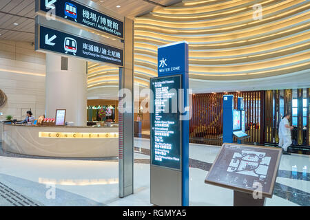 HONG KONG - circa novembre, 2016: gli elementi shopping mall. Elementi è un grande centro commerciale situato su 1 Austin Road West, Tsim Sha Tsui, Kowloon. Foto Stock