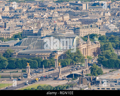 Vista aerea del Grand Palais e il paesaggio urbano di Parigi, Francia Foto Stock