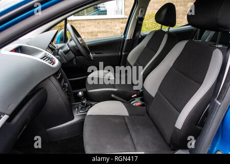 Interno della Peugeot 207 5 porta 2009 auto Foto Stock