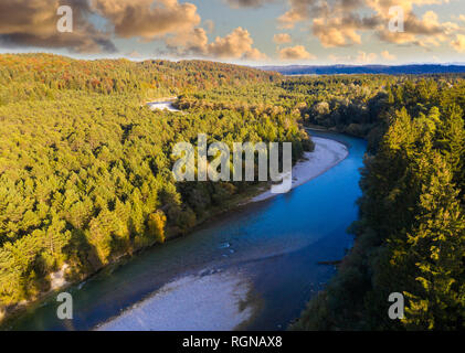 In Germania, in Baviera, Geretsried, Riserva Naturale di Isarauen, fiume Isar Foto Stock