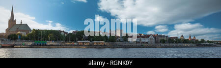 Panorama della banca ad ovest del fiume Oder in Szczecin, Polonia Foto Stock