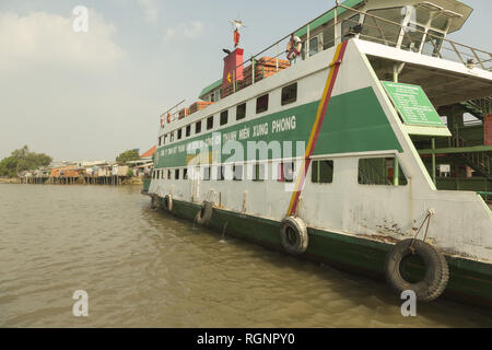 Il traghetto sul fiume Saigon Foto Stock