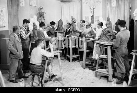 Lezione di scultura, Ortisei 1930 Foto Stock