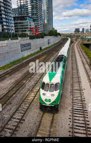 Double Decker bi-level andare il transito dei treni, Union Station, Toronto, Ontario, Canada Foto Stock