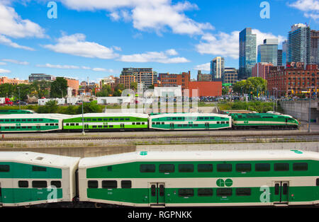 Double Decker bi-level andare il transito dei treni, Union Station, Toronto, Ontario, Canada Foto Stock