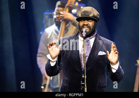 Gregory Porter sul palco in occasione del Montecarlo Jazz Festival che si tiene a Monaco, su 2018/11/13 Foto Stock