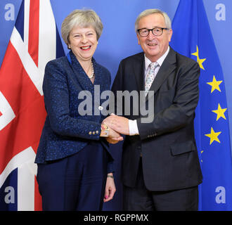 Il Belgio, Bruxelles, su 2018/11/25: Brexit vertice UE con Theresa Maggio, Primo ministro britannico e Presidente Juncker, Presidente dell'Unione Commis Foto Stock