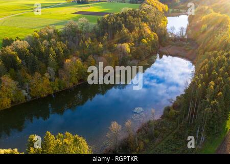Thanninger Weiher, vicino Egling, Tölzer Land, drone registrazione, Alta Baviera, Baviera, Germania Foto Stock