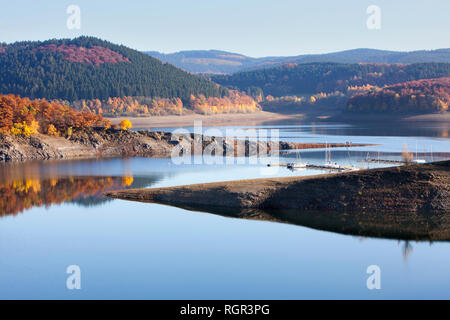 Serbatoio Biggetalsperre, Attendorn, Renania settentrionale-Vestfalia, Germania, Europa Foto Stock