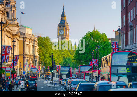 Regno Unito, Inghilterra, Londra, Whitehall e Big Ben Foto Stock