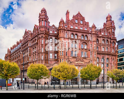 2 Novembre 2018: Manchester, Regno Unito - The Midland Hotel, una storica ferrovia hotel affacciato ora chiuso Manchester Central Station. Foto Stock