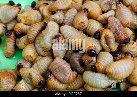 Deep-bruchi fritti, Mercato Chillva, Phuket, Tailandia Foto Stock
