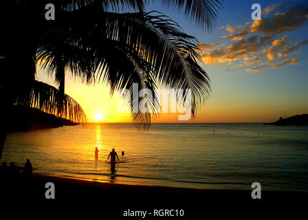 Tramonto sulla isola di Roatán, Honduras, 2015 Foto Stock