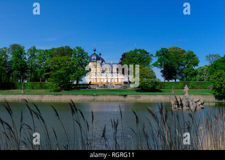 Schloss Seehof mit Weiher, bei Bamberg, Memmelsdorf, Oberfranken, Bayern, Deutschland, Europa Foto Stock