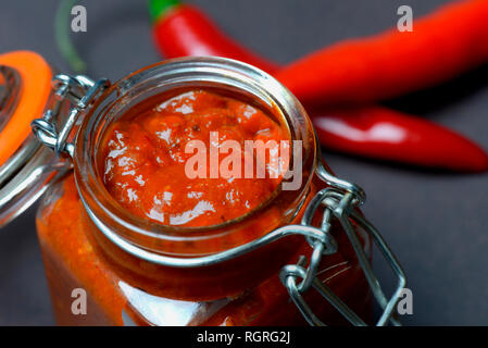 Harissa, Gewuerzpaste aus Chili Foto Stock