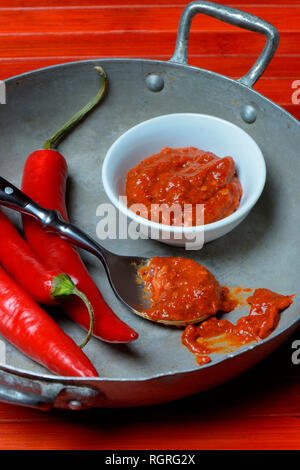 Harissa, Gewuerzpaste aus Chili Foto Stock