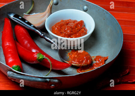 Harissa, Gewuerzpaste aus Chili Foto Stock