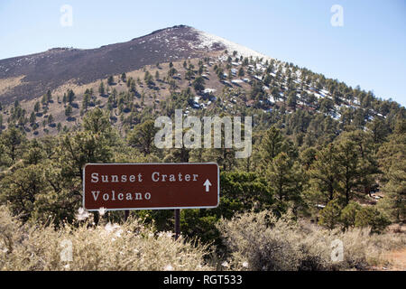 Il cratere del tramonto è un cono di scorie che si trova a nord di Flagstaff NEGLI STATI UNITI Stato dell Arizona. Il cratere è entro il tramonto cratere di Vulcano monumento nazionale. Foto Stock