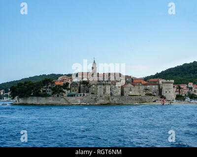 Vista della città di Korcula dal mare Foto Stock