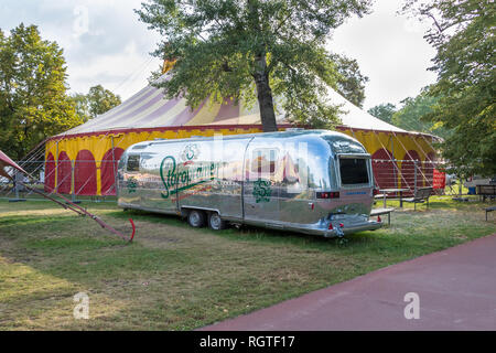 Praga, Repubblica Ceca - 25 agosto 2018: Il rimorchio Staroparamen a Praga, Repubblica Ceca Foto Stock