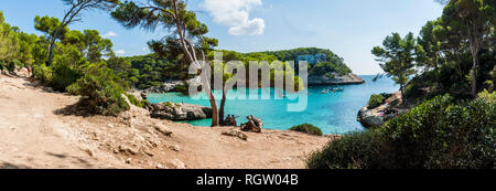 Cala Mitjana beach,isola di Minorca,2018. Foto Stock