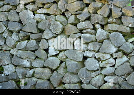 Muro di pietra sullo sfondo Foto Stock