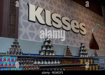 Hershey, PA, Stati Uniti d'America - 11 dicembre 2018: Candy è offerto in vendita per i visitatori al mondo di cioccolato Foto Stock