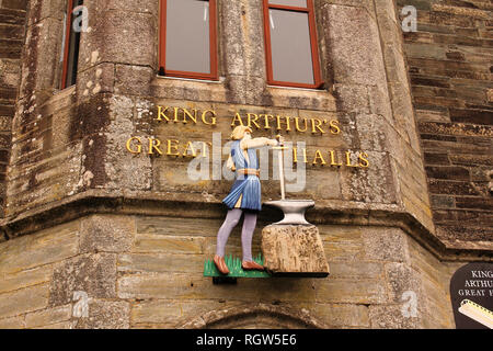 Tintagel,Cornwall,UK: Agosto 14, 2018: King Arthur's Hall è un edificio storico di Fore Street.It è servita per organizzazione sociale noto come Ordine o Foto Stock