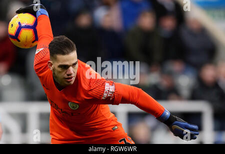 Il portiere di Manchester City, Ederson, durante la partita della Premier League a St James' Park, Newcastle. PREMERE ASSOCIAZIONE foto. Data immagine: Martedì 29 gennaio 2019. Scopri la storia di calcio della Pennsylvania Newcastle. Il credito fotografico dovrebbe essere: Richard Sellers/PA Wire. RESTRIZIONI: Nessun utilizzo con audio, video, dati, elenchi di apparecchi, logo di club/campionato o servizi "live" non autorizzati. L'uso in-match online è limitato a 120 immagini, senza emulazione video. Nessun utilizzo nelle scommesse, nei giochi o nelle pubblicazioni di singoli club/campionati/giocatori. Foto Stock