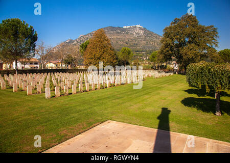 Cassino War Cemetery, provincia di Frosinone, a sud-est di Roma, Italia. Commonwealth tombe di coloro che hanno combattuto nella battaglia di Cassino WW2 Foto Stock