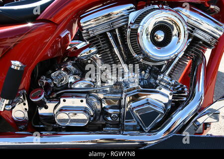 Sturgis South Dakota / 4 agosto 2017: American Made Harley Davidson Screamin 'Eagle moto cromo complessivo motore isolato, vista ravvicinata Foto Stock