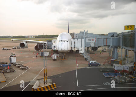 SINGAPORE - circa novembre, 2015: Singapore Airlines Airbus A380-800 all'Aeroporto Changi di Singapore. L'Airbus A380 è un doppio ponte, wide-body, quattro-en Foto Stock