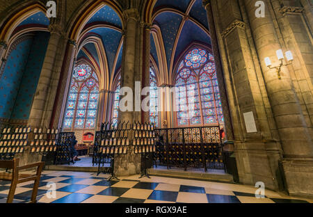 Francia, 7 maggio: vista interna della famosa cattedrale di Notre Dame de Paris il 7 maggio 2018 a Parigi, Francia Foto Stock