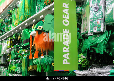 Il giorno di San Patrizio Parade ingranaggio per la vendita , città in festa, NYC, STATI UNITI D'AMERICA Foto Stock