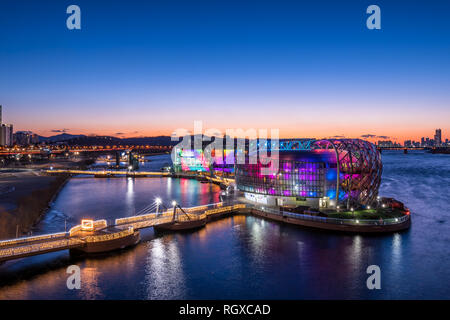 Vista notturna di alcuni Sevit (Hangang isola galleggiante) a Seul Foto Stock