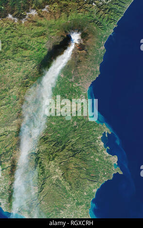 La NASA immagine satellitare Etna eruzione, Sicilia, Italia, Dicembre 28, 2018 Foto Stock