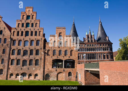 Salzspeicher, sale storiche magazzini di stoccaggio sulla parte superiore del fiume Trave a Lubecca, Lubecca, Schleswig-Holstein, Germania, Europa Foto Stock